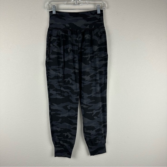 Athleta Black Camo Salutation Athletic Athleisure Jogger Joggers Pants Small - Picture 2 of 6